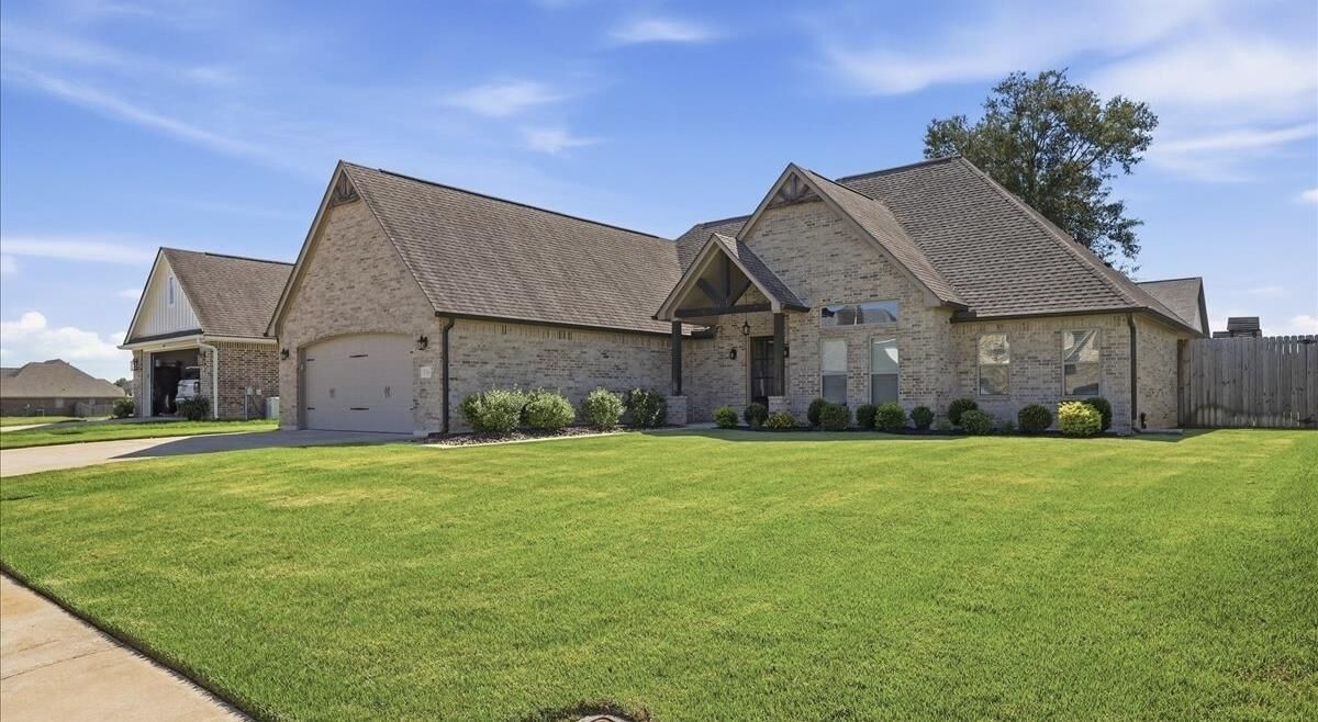 Property Photo: 1245 Miss Kyndall TX 77657