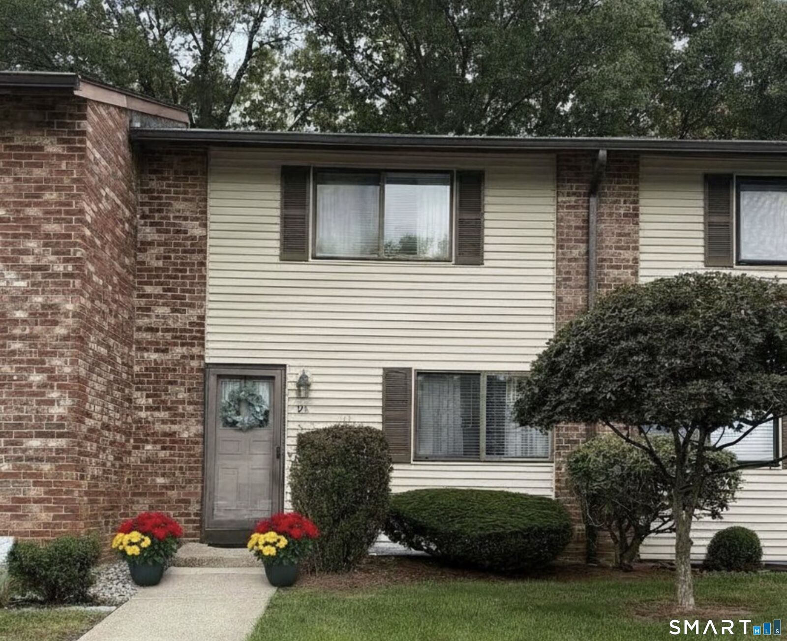 Property Photo: 96 Coronado Drive 96 CT 06111