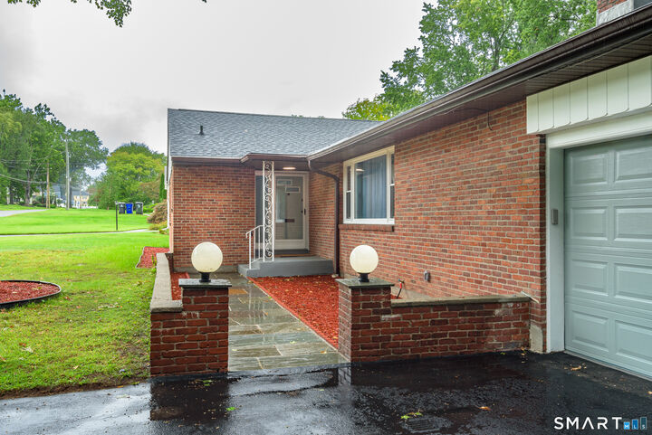 Property Photo:  8 Lincoln Avenue  CT 06117 