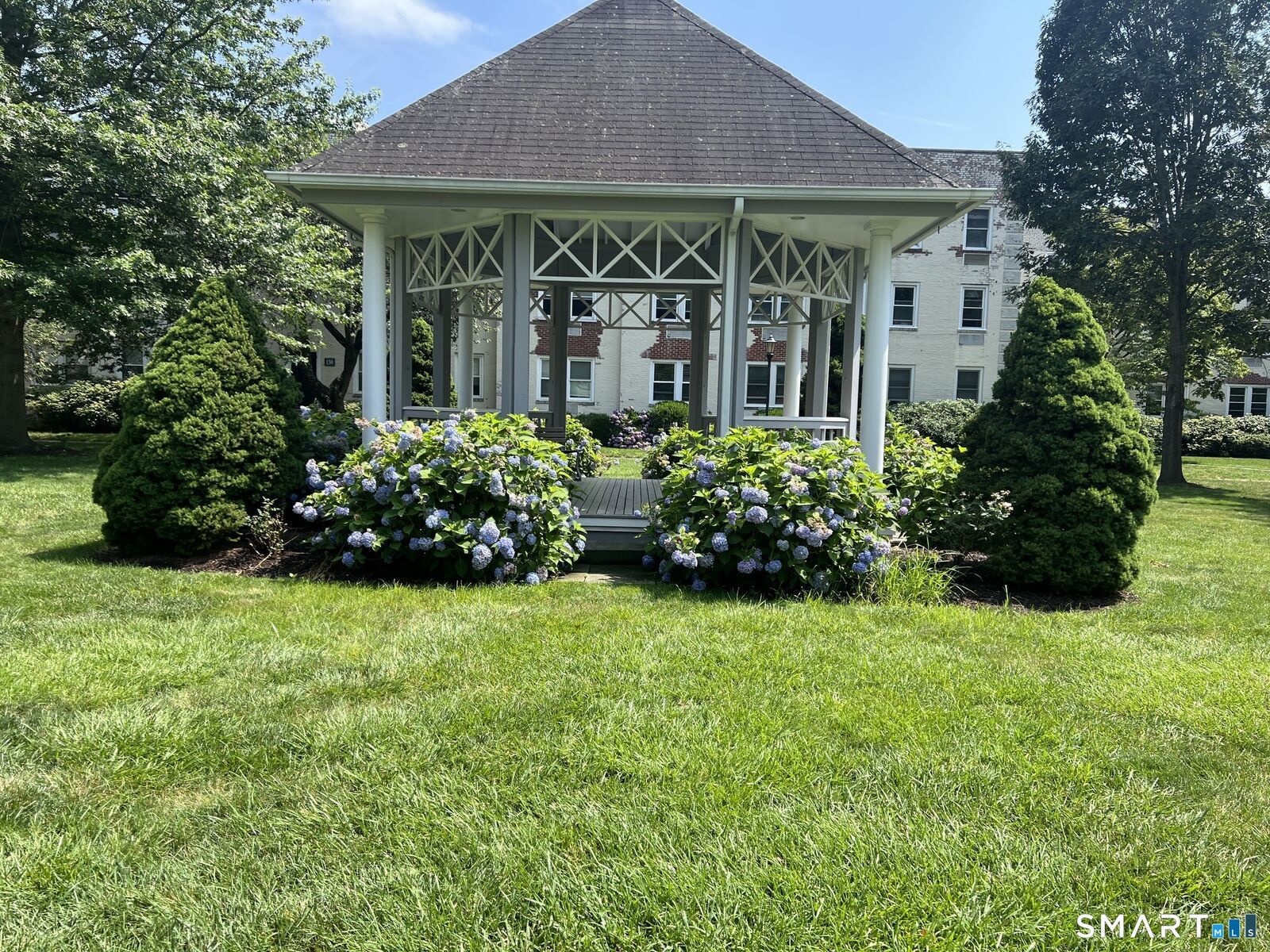 Property Photo:  132 Summer Street 1D  CT 06905 