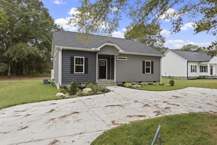 Property Photo:  7406 S Pine Street  SC 29372 