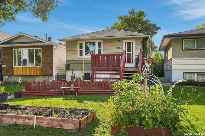 Property Photo:  2250 Mackay Street  SK S4N 2S8 