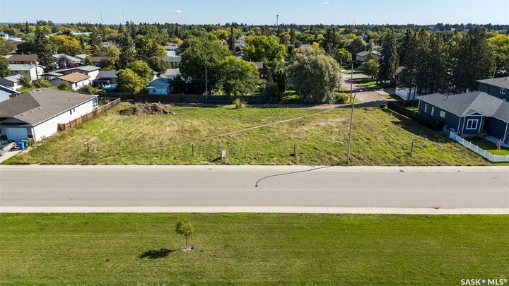Property Photo:  2500 Woodbridge Drive  SK S6W 0A7 