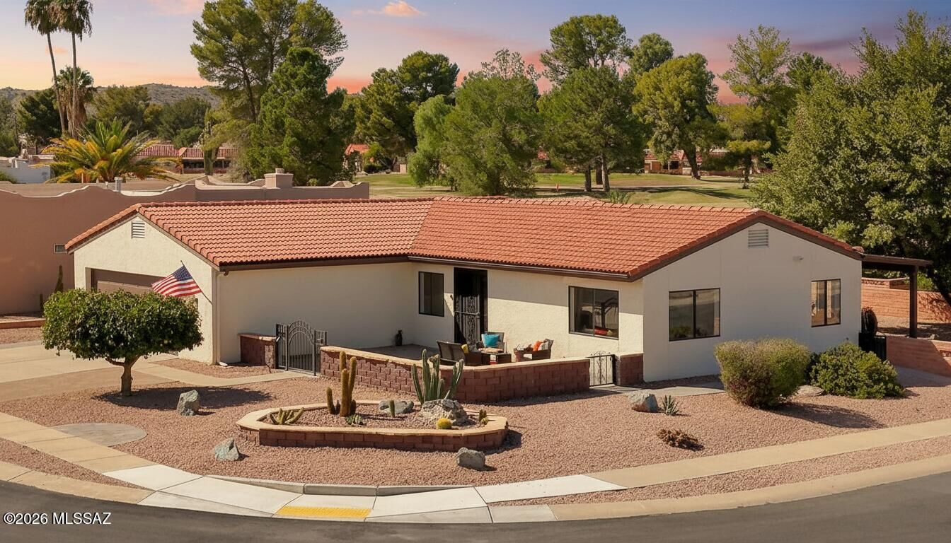 Property Photo:  371 E Placita Idilio  AZ 85614 