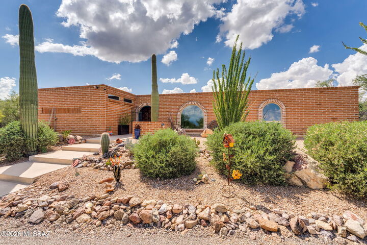 Property Photo:  4832 W Trails End Road  AZ 85745 