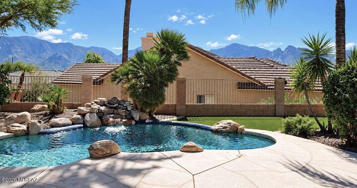 Property Photo: 13940 N Eddington Place AZ 85755