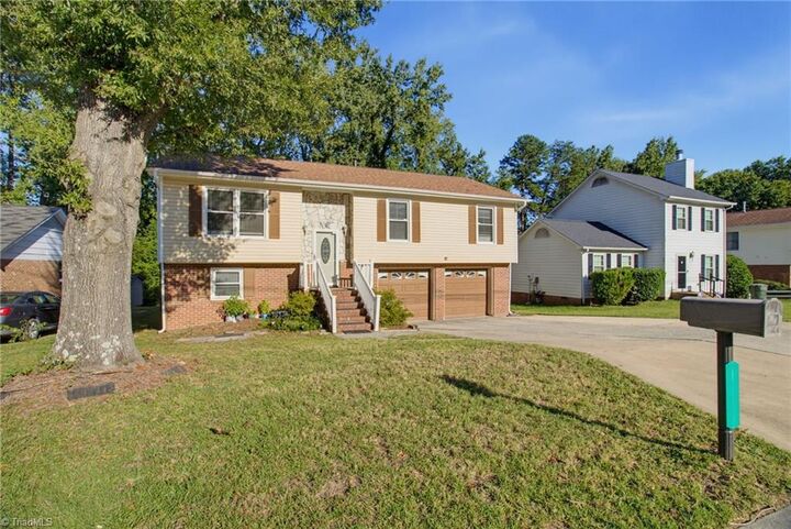 Property Photo:  1717 Hannaford Road  NC 27401 