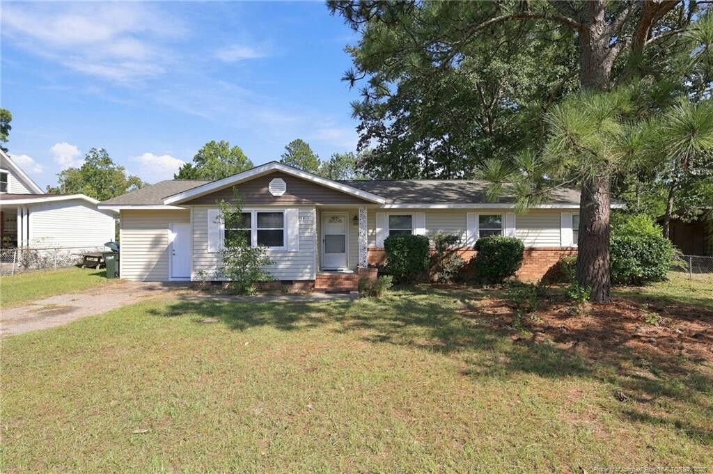 Property Photo:  1903 Wendover Drive  NC 28304 