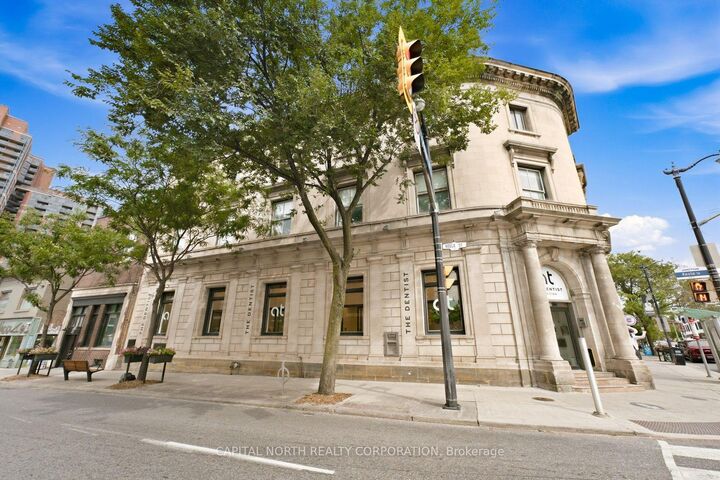 Property Photo:  2854 Dundas Street W 3  ON M6P 1Y7 