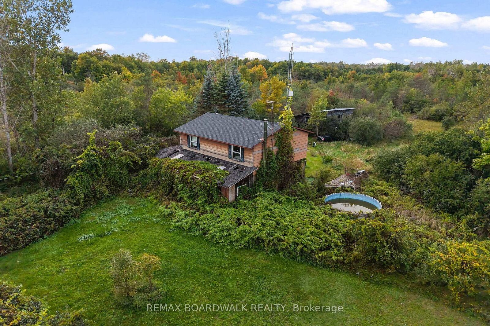 Property Photo:  365 Scotch Line Road W  ON K0G 1N0 