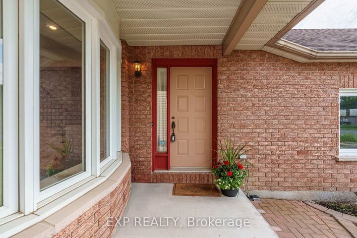 Property Photo:  1552 Blohm Drive  ON K1G 4P9 