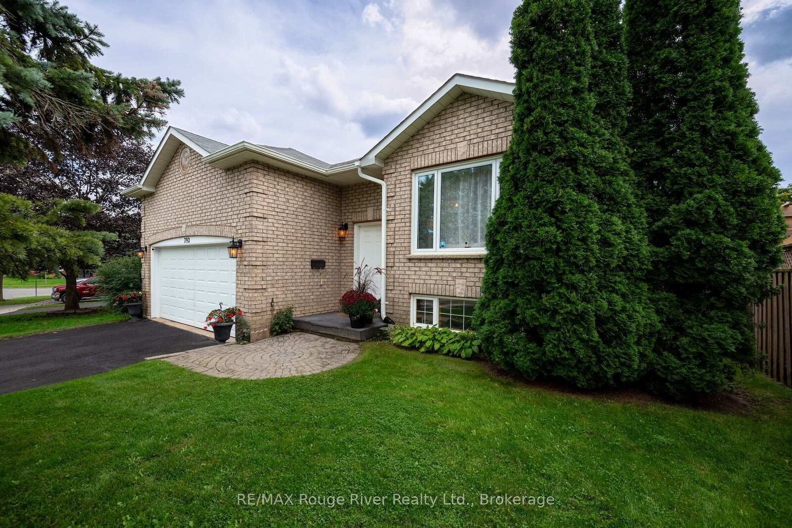 Property Photo:  792 Greer Crescent  ON K9A 5N8 