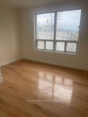 Property Photo:  220 Bloor Street W Main  ON L1J 1P8 