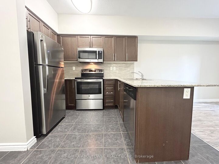 Property Photo:  5 Rittenhouse Road 102  ON N2E 2M8 
