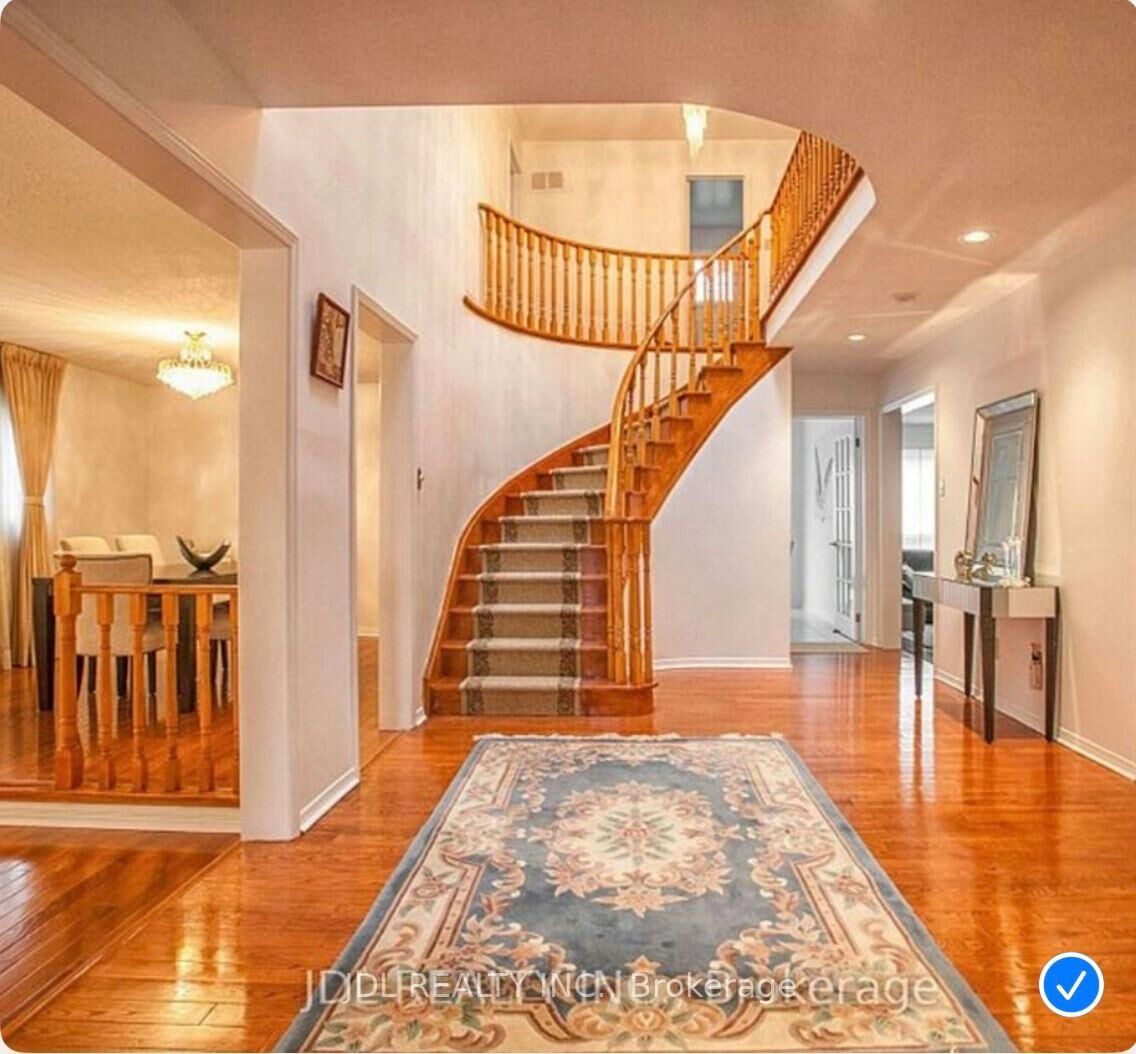 Property Photo:  101 Summerdale Dr Drive Master Bedroom 2nd Floor  ON L6T 6W3 