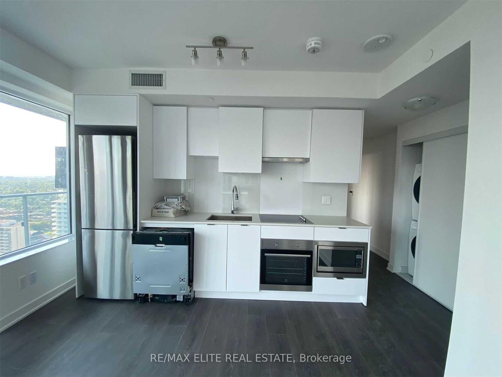 Property Photo:  99 Broadway Avenue 3209  ON M4P 0E3 