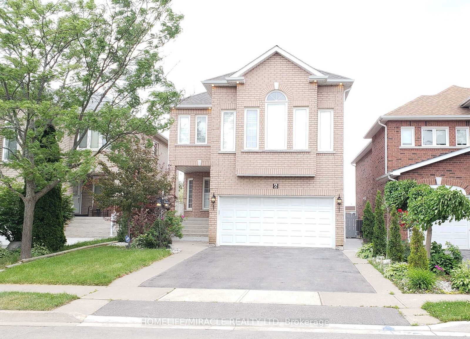 Property Photo:  6 Sweet Briar Lane  ON L6Z 4V3 