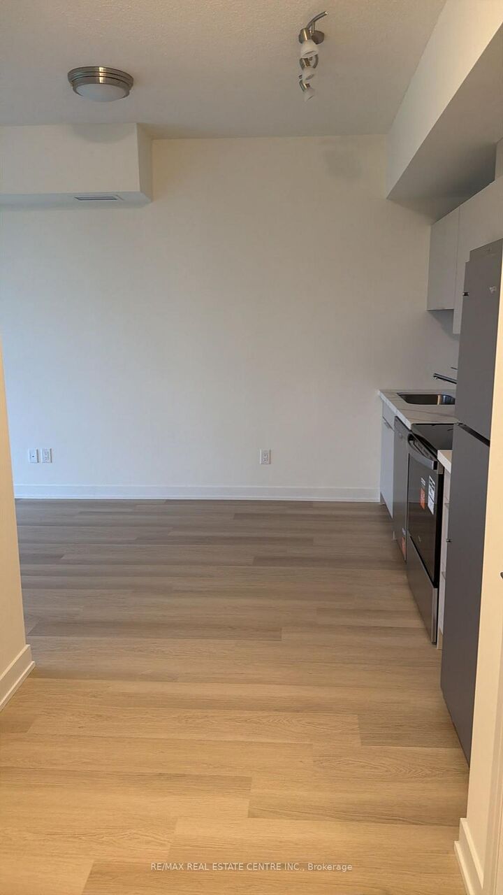 Property Photo:  2825 Jane Street 815  ON M3N 2J5 