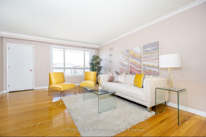 Property Photo:  233 Hullmar Drive Upper  ON M3N 2G2 