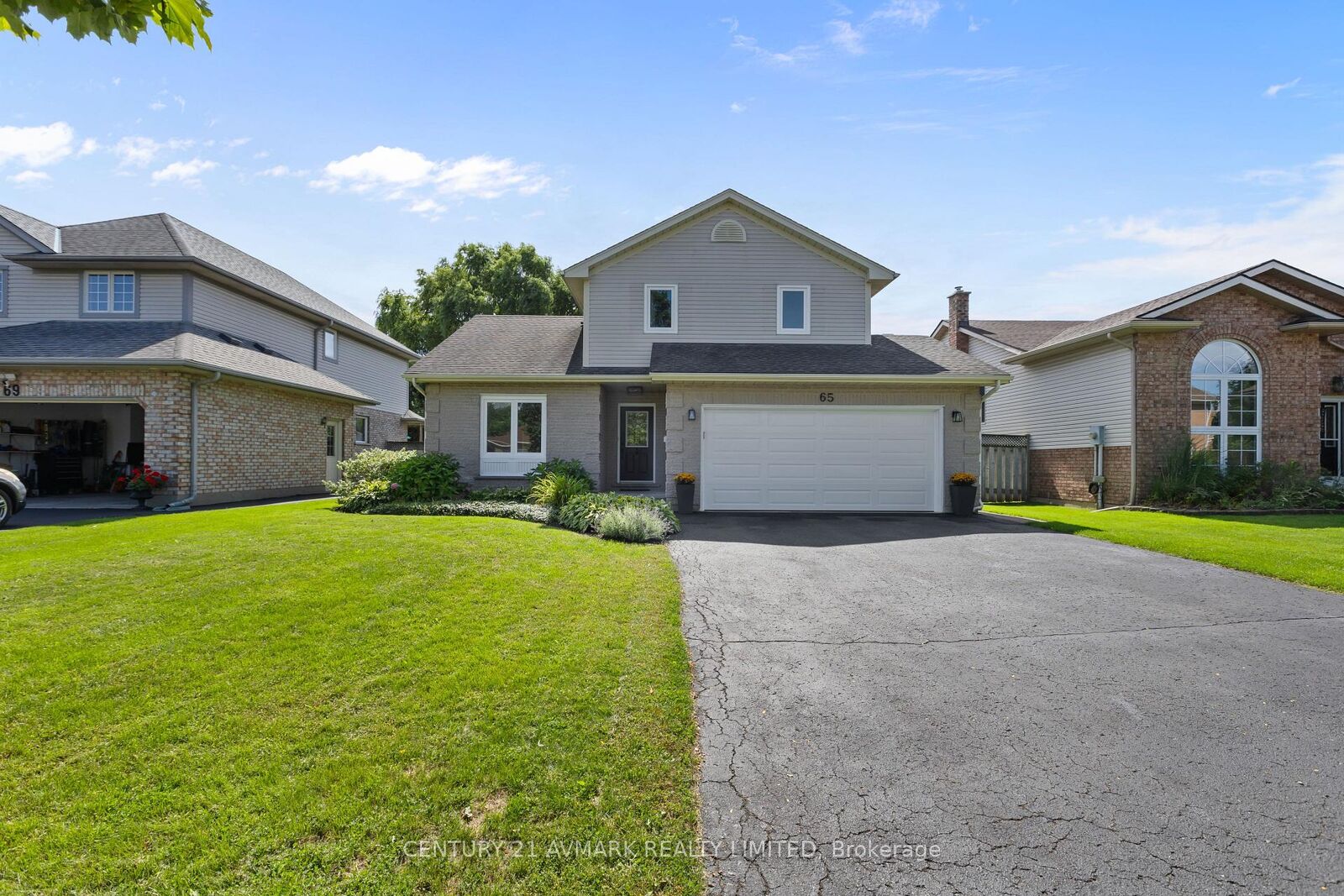 Property Photo:  65 Wellandvale Drive  ON L3C 7C5 