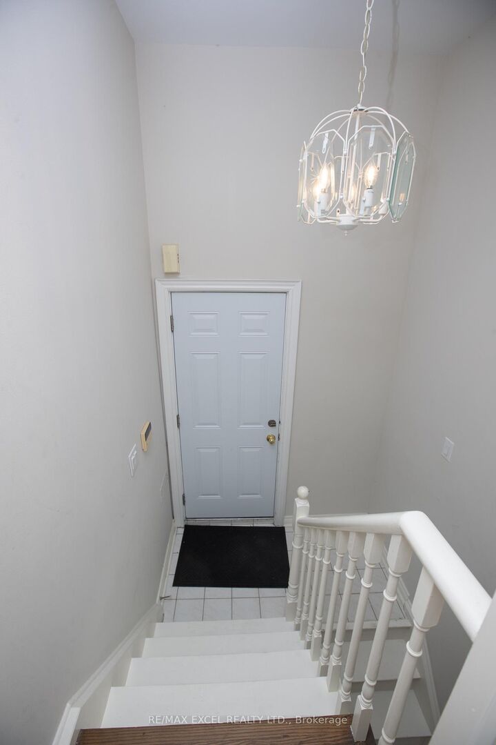 Property Photo:  387 Crosby Avenue Bachlor-Basement  ON L4C 2R8 