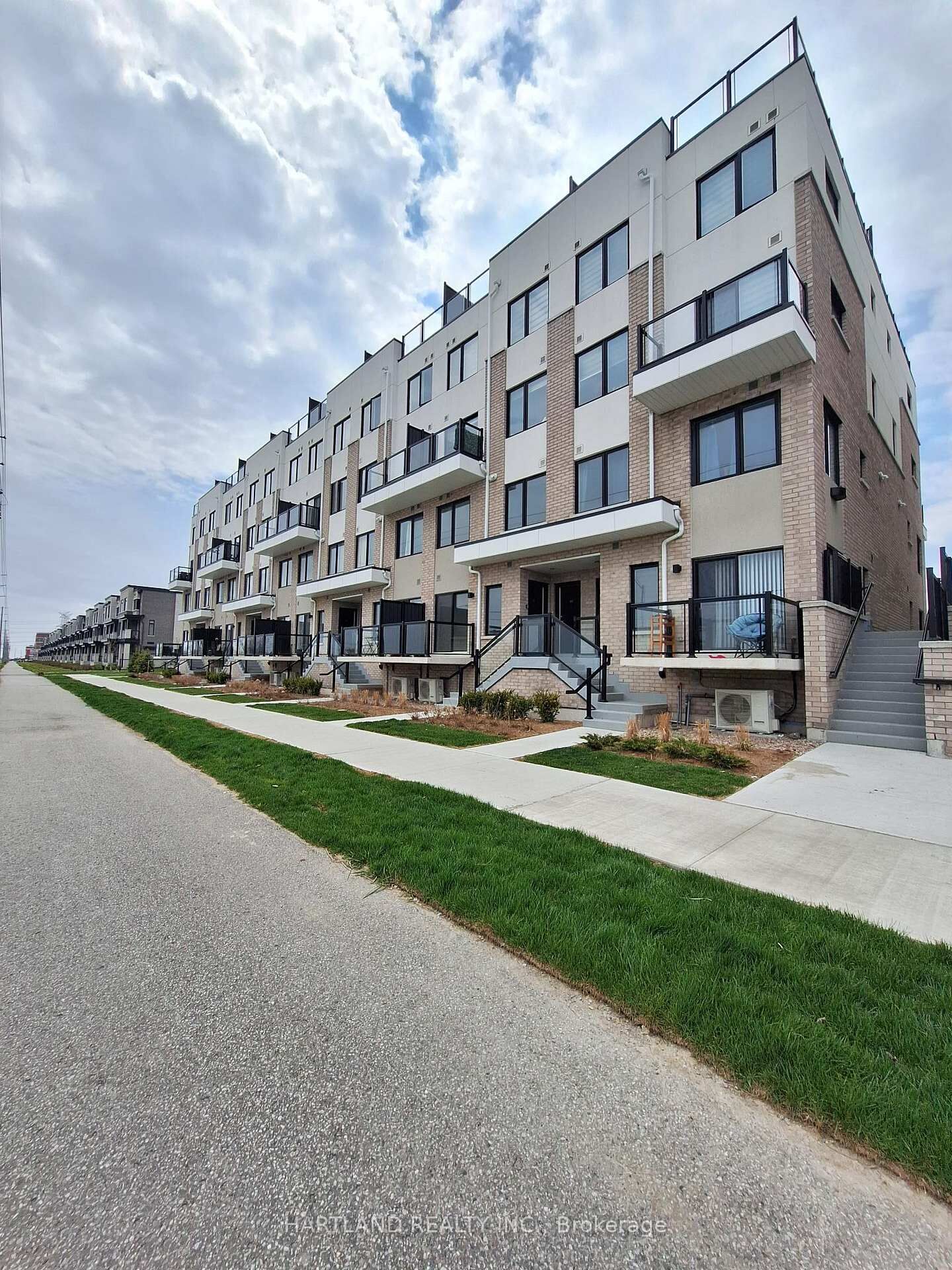Property Photo:  1695 Dersan Street 304  ON L1X 0S9 
