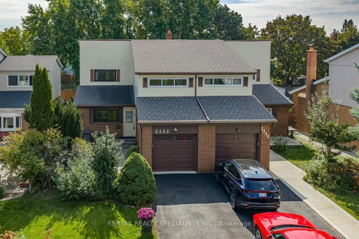 Property Photo:  2442 Basswood Crescent  ON L5L 1Y1 
