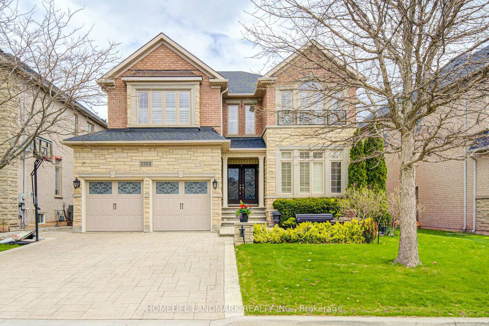 Property Photo:  2323 Awenda Drive  ON L6H 7J7 