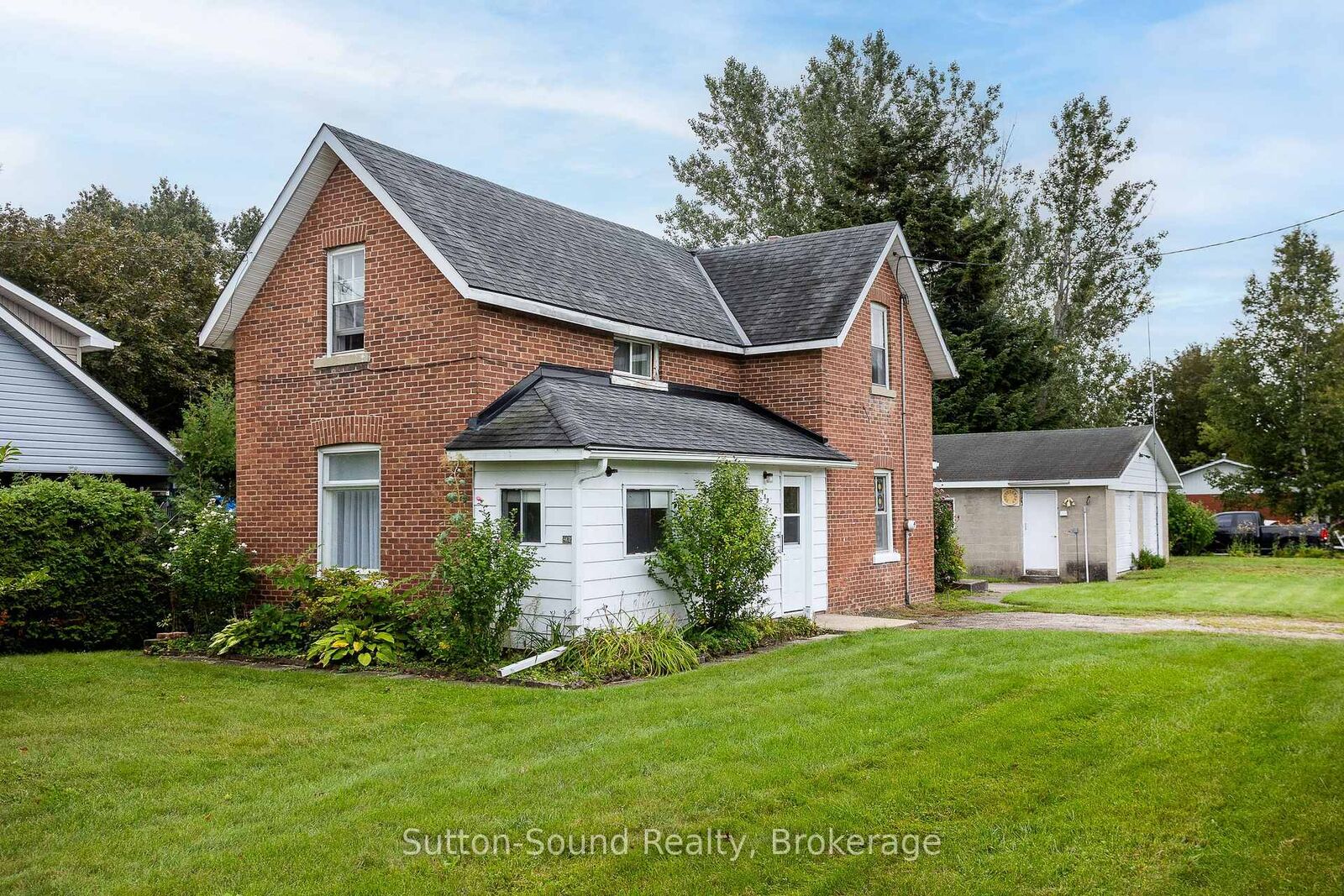 Property Photo:  789 24th St West Street W  ON N4K 4H9 
