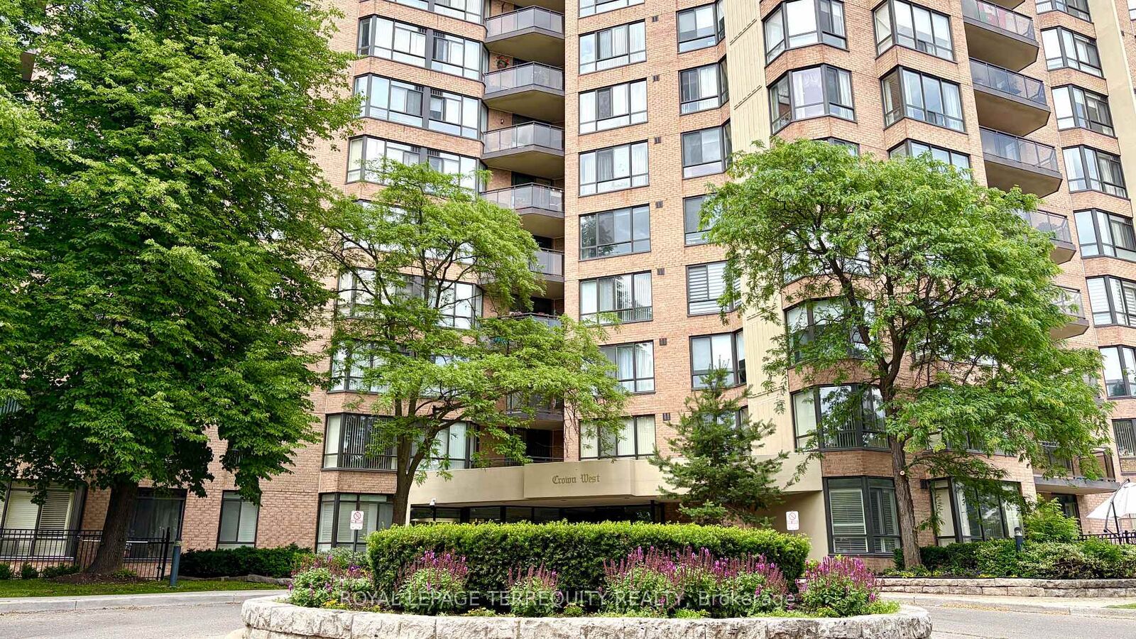 Property Photo:  20 Cherrytree Drive 211  ON L6Y 3V1 