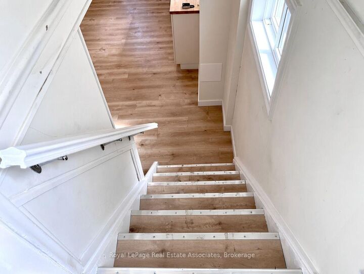 Property Photo:  10 Elizabeth Street  ON L7G 3K2 