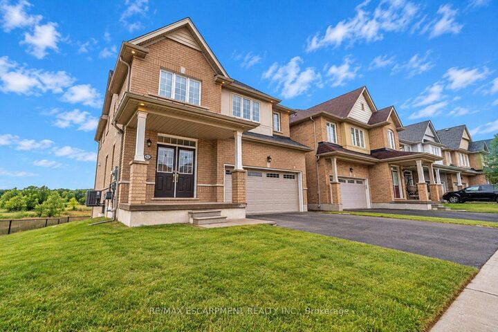 Property Photo:  92 Longboat Run W  ON N3T 0P9 
