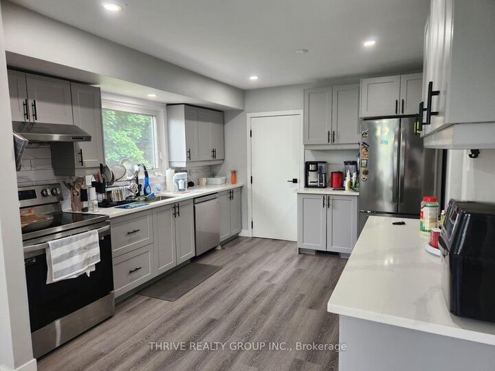 Property Photo:  1 Sutton Place Upper  ON N6H 3V2 