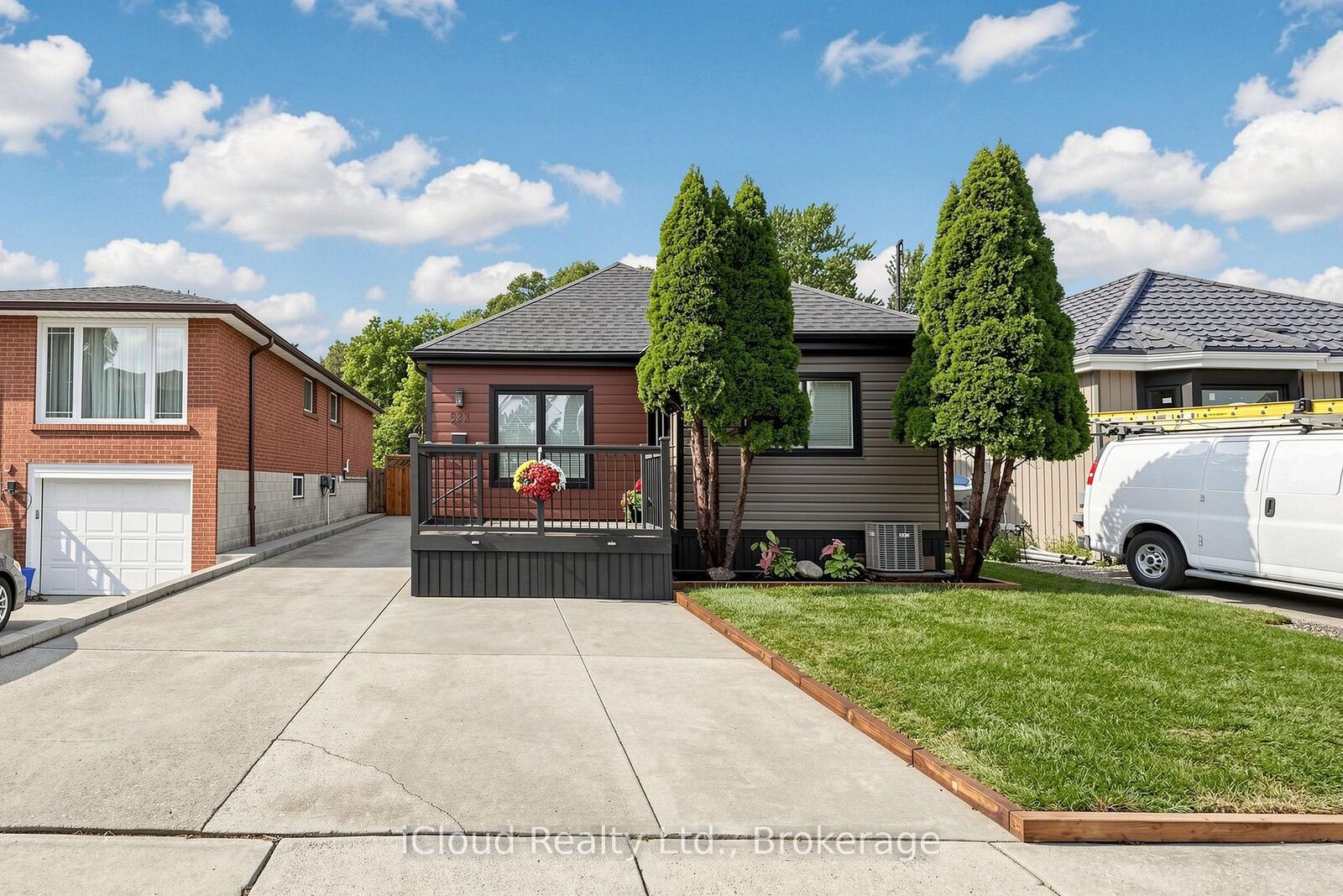 Property Photo:  623 Knox Avenue  ON L8H 6K2 