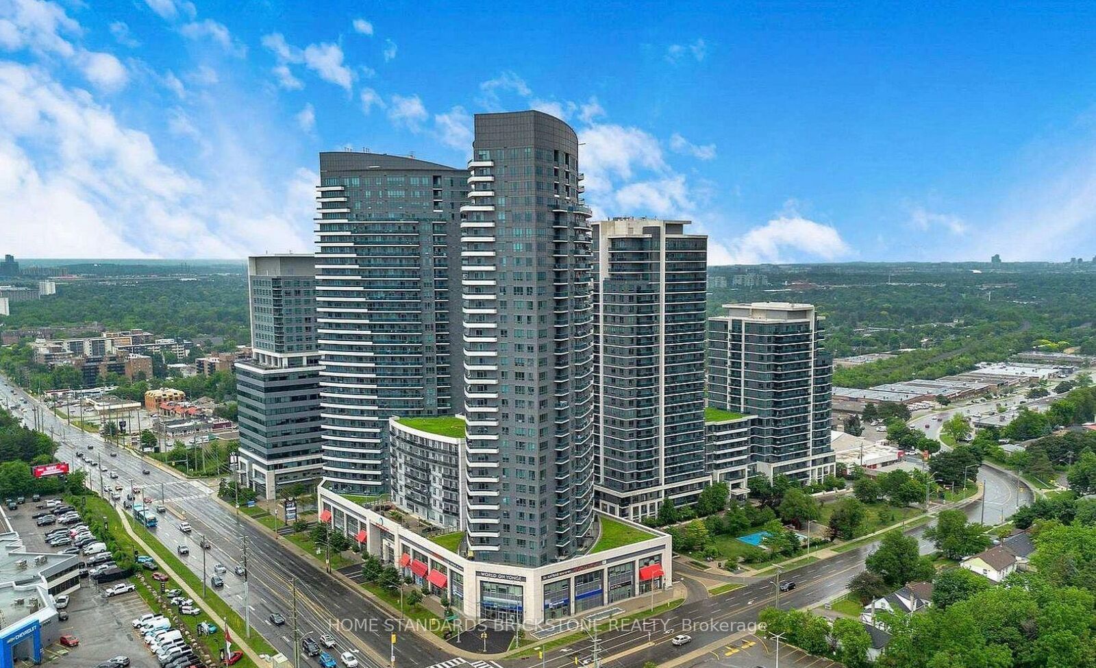 Property Photo: 7161 Yonge Street 520 ON L3T 0C8