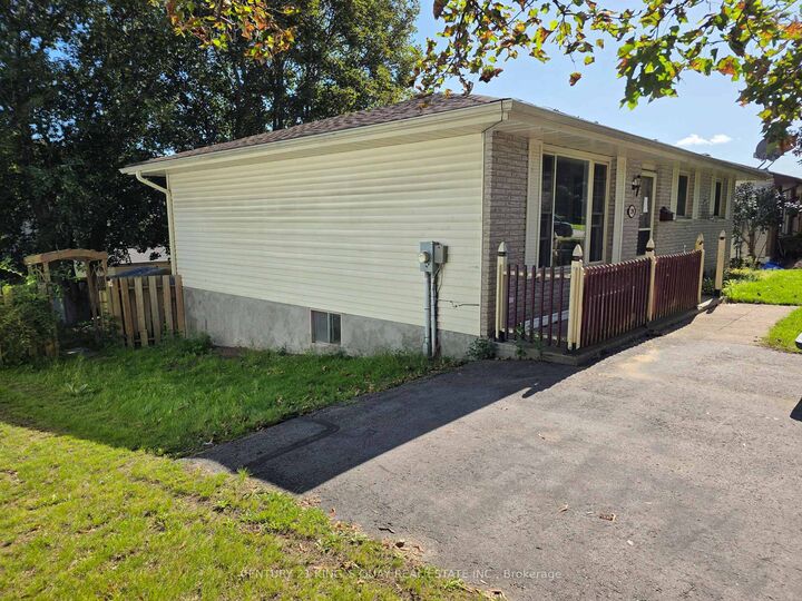 Property Photo:  29 Van Alstine Drive  ON K8V 6K5 