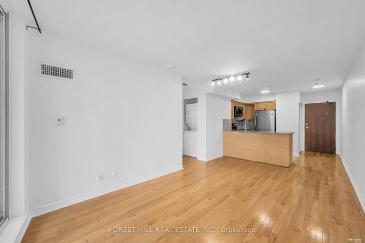 Property Photo:  33 Elm Drive W 705  ON L5B 4L2 