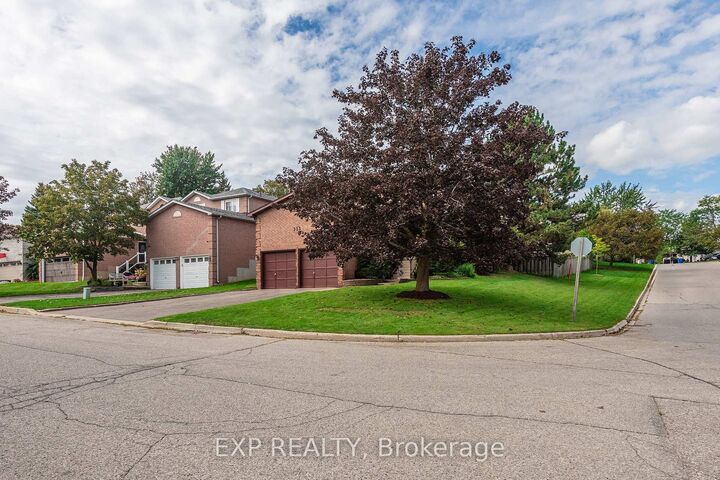 Property Photo:  333 Lisa Marie Drive  ON L9W 4M4 
