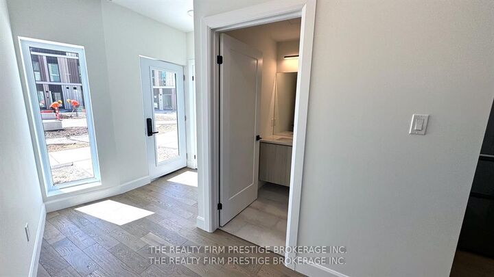 Property Photo:  2082 Lumen Drive B118  ON N6K 0L3 