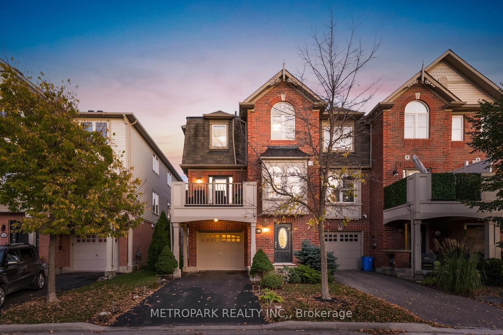 Property Photo:  38 Gleave Terrace  ON L9T 7B5 
