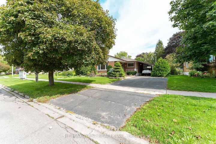 Property Photo:  203 Lupin Drive  ON L1N 1Y2 