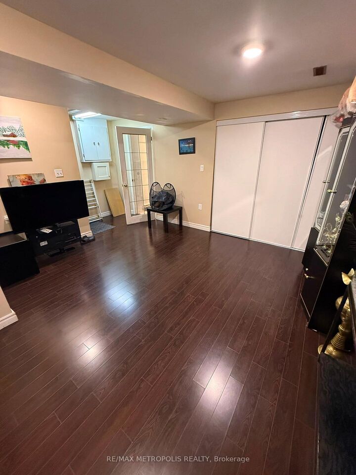Property Photo:  57 Beckwith Crescent Basement  ON L3S 1R9 