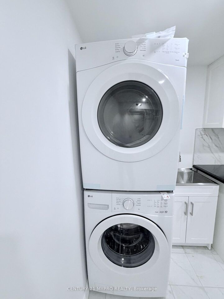 Property Photo:  35 Forest Park Crescent Lower  ON L3T 2M5 