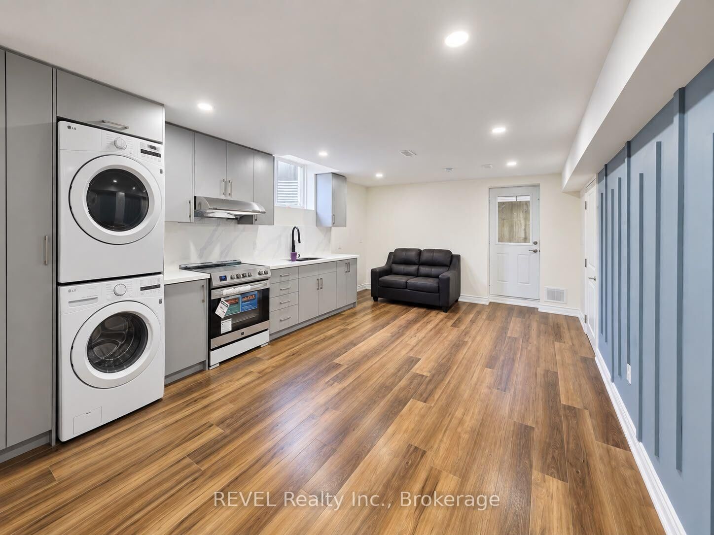 Property Photo:  15 Ironwood Court Lower  ON L2V 0J1 
