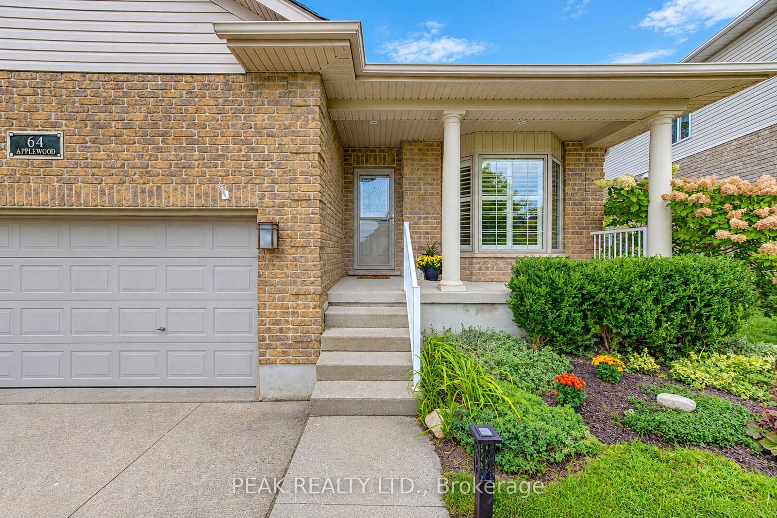 Property Photo:  64 Applewood Street  ON N0J 1S0 
