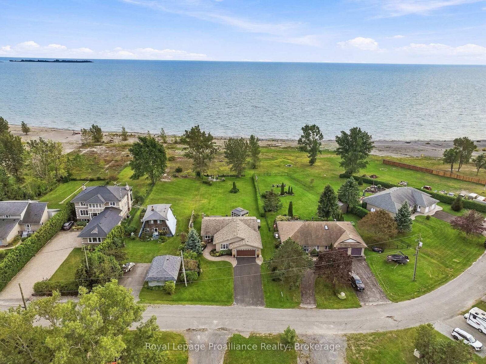 Property Photo:  110 Lakehurst Street  ON K0K 1H0 