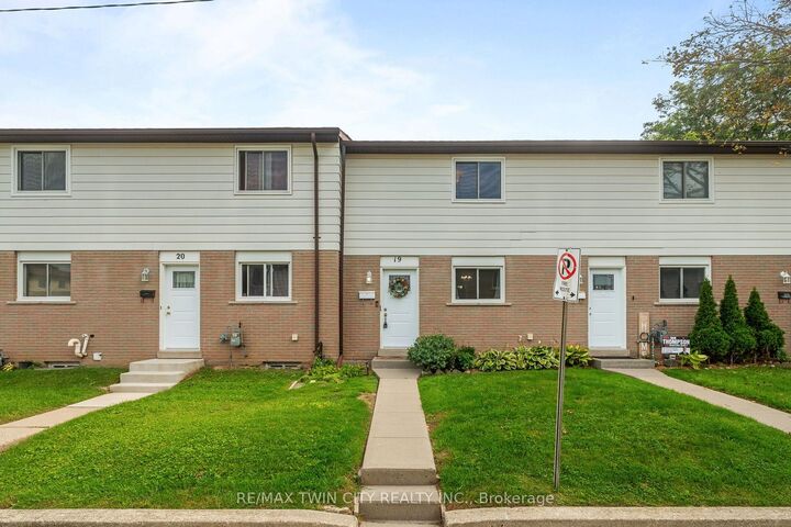 Property Photo:  379 Darling Street 19  ON N3S 7G4 