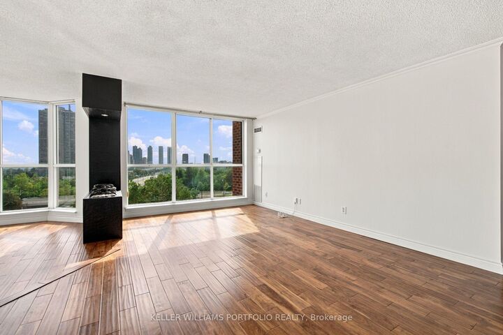 Property Photo:  22 Southport Street 940  ON M6S 4Y9 