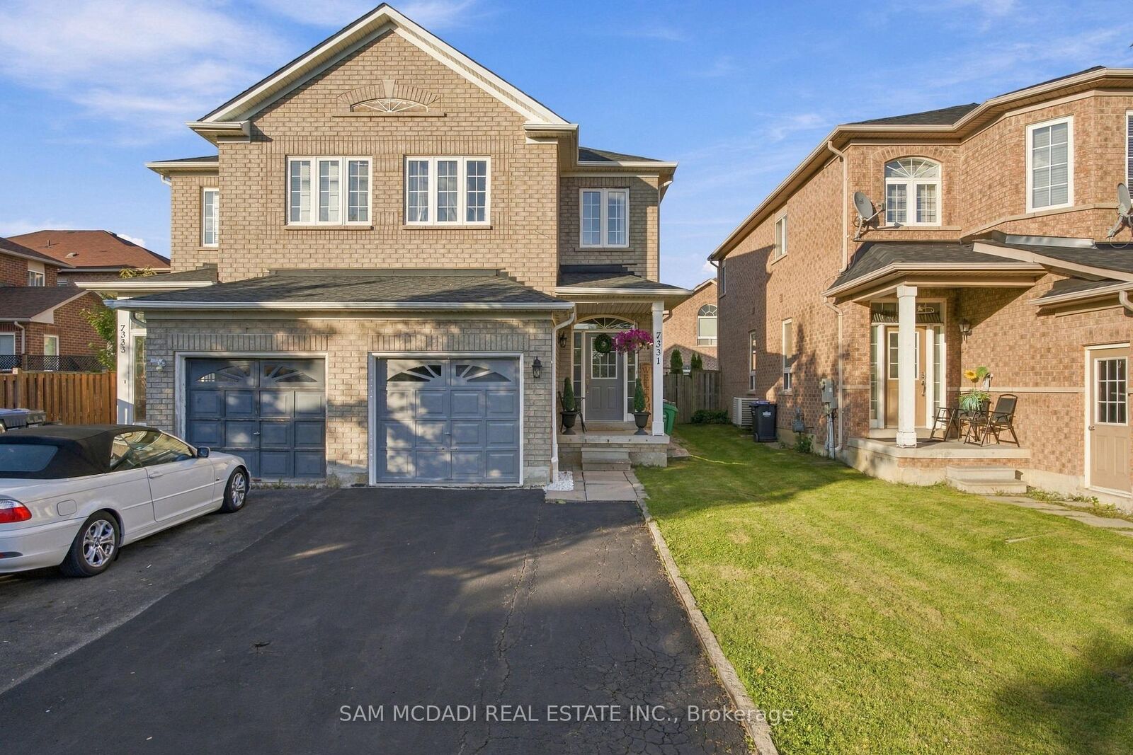 Property Photo:  7331 Cork Tree Row  ON L5N 8N9 