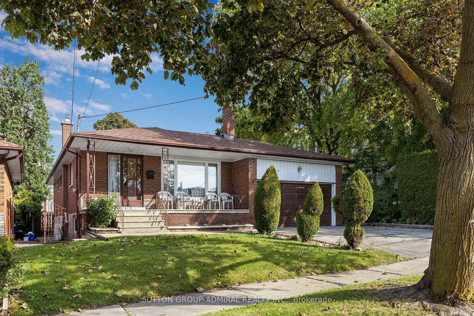 Property Photo:  201 Derrydown Road  ON M3J 1S2 